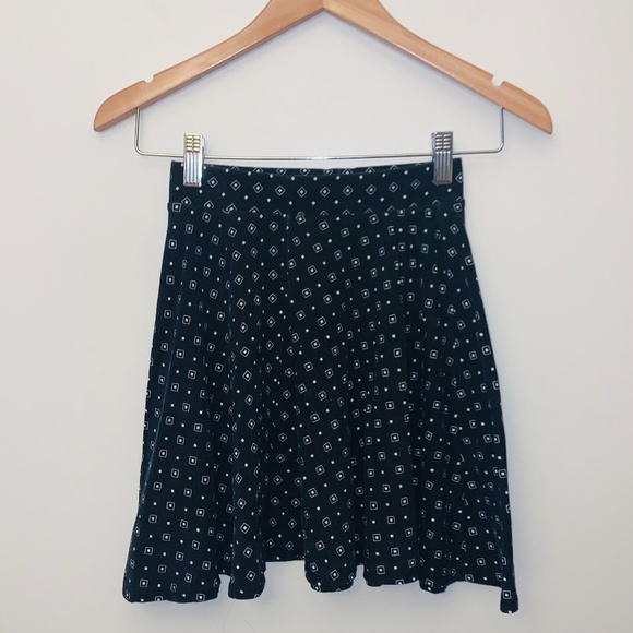 SO Target white black diamond pattern circle skirt - Picture 4 of 7